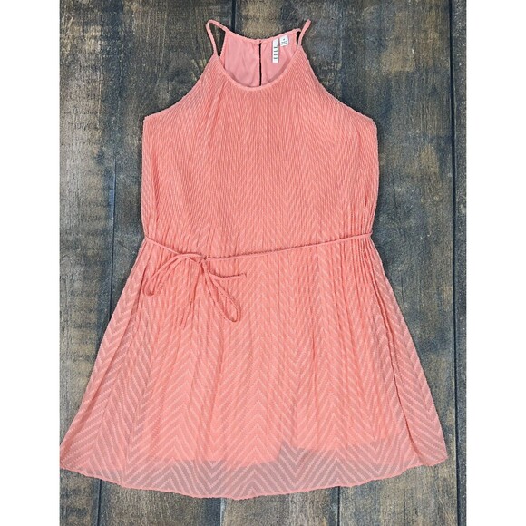Elle Women’s Size Medium Coral Dress! Short, Tie Waist! Textured! - Picture 1 of 7
